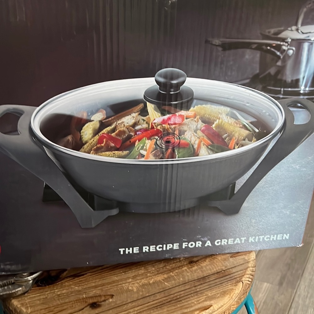 Chef’s counter electric wok